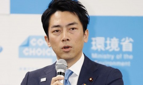 Menteri Lingkungan Hidup Jepang Shinjiro Koizumi telah memutuskan mengambil cuti ayah selama dua pekan saat bayinya lahir akhir bulan ini.