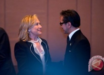 Menteri Luar Negeri Amerika Serikat, Hillary Clinton dan Menlu Indonesia Marty Natalegawa