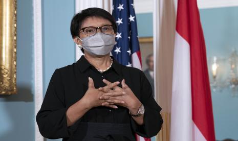 Menteri Luar Negeri (Menlu) RI Retno Marsudi. Menteri Luar Negeri (Menlu) RI Retno Marsudi mengikuti pertemuan darurat tentang situasi Afghanistan dengan para Menlu Organisasi Kerja Sama Islam (OKI) di Islamabad, Ahad (19/12) waktu setempat.