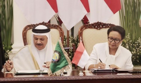 Menteri Luar Negeri Republik Indonesia (Menlu) Retno LP Marsudi menerima kunjungan Sekretaris Jenderal Gulf Cooperation Council of the Arab States (GCC), Abdul Latif bin Rashid Al-Zayani di Jakarta, Rabu (28/8).