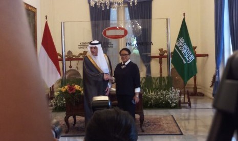 Menteri Luar Negeri Republik Indonesia (RI) Retno Marsudi dan Menteri Luar Negeri Arab Saudi Adel ibn Ahmed al-Jubeir melakukan pertemuan bilateral join commision ke- 10 di Kemenlu RI, Jakarta, Selasa (23/10).