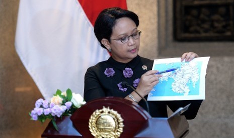 Minister of Foreign Affairs Retno Marsudi says her ministry continues to monitor the whereabouts of 16 Indonesian nationals in the Marawi City of the Philippines.