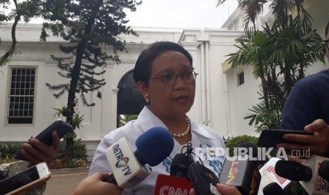 Indonesian Minister of Foreign Affairs Retno Marsudi holds a press conference related to travel ban imposed by US government to TNI Commander General Gatot Nurmantyo, at State Palace, Monday (October 23).