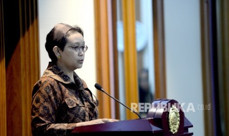 Menteri Luar Negeri Retno Marsudi memberikan paparan saat konferensi pers terkait penyanderaan WNI di wilayah Filipina, Jakarta, Jumat (24/6). (Republika/ Wihdan)