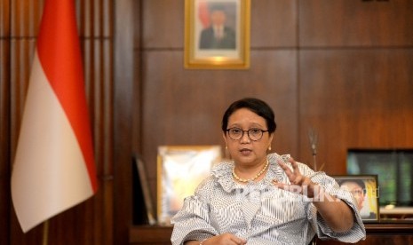 Menteri Luar Negeri Retno Marsudi menjawab pertanyaan saat di wawancarai oleh Republika di Kantor Kementerian Luar Negeri, Jakarta, Selasa (25/7).