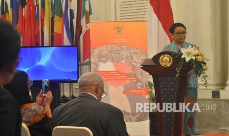 Indonesian Foreign Affairs Minister Retno Marsudi delivers speech at the International Seminar and Palestinian Photo Exhibition at Pancasila building, Ministry of Foreign Affairs, Jakarta, on Tuesday (December 5).