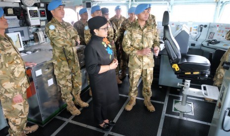 Menteri Luar Negeri Retno Marsudi saat mengunjungi kontingen Garuda dalam Misi Perdamaian PBB di Lebanon (UNIFIL), Senin (26/2).