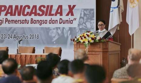 Menteri Luar Negeri, Retno Marsudi, saat menjadi pembicara kunci Kongres Pancasila X di Balai Senat UGM, Kamis (23/8).