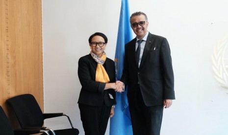 Menteri Luar Negeri RI Retno Marsudi melakukan pertemuan dengan Direktur Jenderal WHO Tedros A.G membahas penanganan virus korona baru di sela Pertemuan Tingkat Tinggi Sidang Umum Dewan HAM PBB, Senin (24/2), Jenewa, Swiss.(dok. Kementerian Luar Negeri)