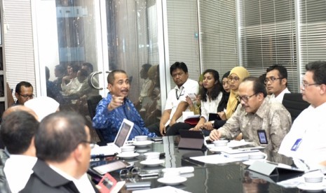 Menteri Pariwisata Arief Yahya memimpin rapat Rapat Crisis Centre Bom Thamrin