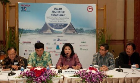 Menteri Pariwisata dan Ekonomi Kreatif Mari Elka Pangestu (berbicara) saat menghadiri ajang 