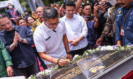 Menteri Pariwisata dan Ekonomi Kreatif (Menparekraf) RI, Sandiaga Salahuddin Uno meresmikan Animation & Film Factory (AFF) sebagai pusat animasi dan film terbesar di Indonesia di Kabupaten Malang, Selasa (25/10/2022). AFF menjadi salah satu kluster bisnis content  yang dikembangkan di Kawasan Ekonomi Khusus (KEK) Singhasari, Kabupaten Malang, Jawa Timur (Jatim). 