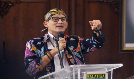 Menteri Pariwisata dan Ekonomi Kreatif (Menparekraf), Sandiaga Salahuddin Uno, usai berdialog dengan para pelaku UMKM dan industri kreatif Kota Salatiga, di kompleks Setda Pemkot Salatiga, saaat melakukan kunjungan kerja di Kota Salatiga, jawa Tengah, Senin (16/5).