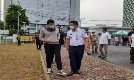 Menteri Pariwisata dan Ekonomi Kreatif (Menparekraf) Sandiaga Uno bertemu dengan Wakil Gubernur DKI Jakarta Ahmad Riza Patria membahas sektor pariwisata di Thamrin 10, Jakarta Pusat, Kamis (31/12). 