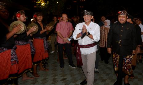 Menteri Pariwisata dan Ekonomi Kreatif Sandiaga Salahuddin Uno (kedua kanan)