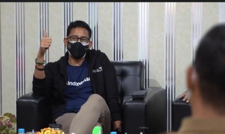 Menteri Pariwisata dan Ekonomi Kreatif Sandiaga Salahuddin Uno meluncurkan Family Sunday Movie (FSM). FSM merupakan sebuah festival film pendek yang digagas sebagai bentuk apreasiasi bagi para pelaku industri perfilman daerah di seluruh Indonesia.