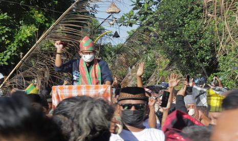 Menteri Pariwisata dan Ekonomi Kreatif Sandiaga Salahuddin Uno, mengunjungi Desa Wisata Liya Togo di Wakatobo.