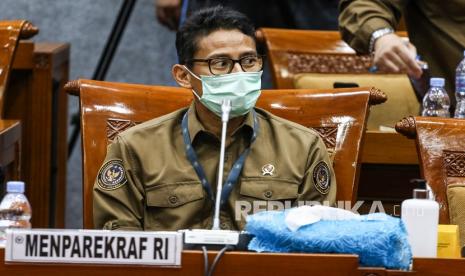 Menteri Pariwisata dan Ekonomi Kreatif Sandiaga Uno. Sandiaga mendorong kampanye Bangga Buatan Indonesia untuk pemasaran digital pelaku UKM.