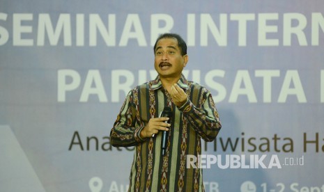 Menteri Pariwisata Republik Indonesia Arief Yahya pada 'Seminar Internasional Parawisata Halal' di Kampus ITB, Kota Bandung, Kamis (1/9). (Republika/Edi Yusuf)