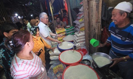 Pedagang Pasar Kanoman, Cirebon, Jawa Barat.