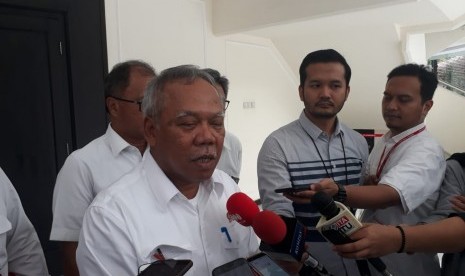 Menteri Pekerjaan Umum dan Perumahan Rakyat (PUPR) Basuki Hadimuljono usai menemui Wakil Presiden Jusuf Kalla di Kantor Wakil Presiden, Jalan Medan Merdeka Utara, Jakarta, Kamis (24/1).