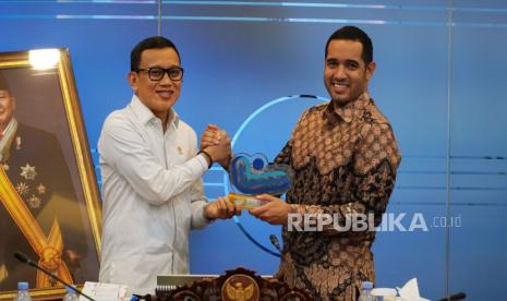 Menteri Pelindungan Pekerja Migran Indonesia (P2MI), Abdul Kadir Karding bersama Ketua Umum Apjati, Said Saleh Alwaini. 