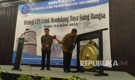 Menteri Pemberdayaan Aparatur Negara dan Reformasi Birokrasi Asman Abnur menghadiri Rapat Kerja LIPI di Aston Bogor Hotel & Resort, Bogor, Jawa Barat, Selasa (6/3).