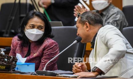 Menteri Pemberdayaan Perempuan dan Perlindungan Anak I Gusti Ayu Bintang Darmawati Puspayoga (kiri).