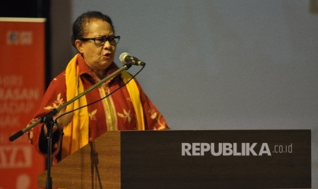 Menteri Pemberdayaan Perempuan dan Perlindungan Anak (PPPA) Yohana Yembise memberi sambutan saat acara Peluncuran Kampanye Anti Kekerasan Terhadap Anak (PKTA) di Auditorium Radio Republik Indonesia (RRI), Jakarta, Rabu (26/7). 