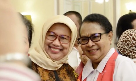 Menteri Pemberdayaan Perempuan dan Perlindungan Anak, Yohana Susana Yembise (Kanan)