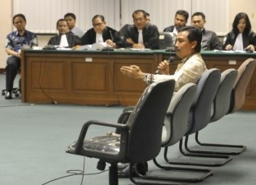 Menteri Pemuda dan Olah Raga (Menpora), Andi Mallarangeng, memberi kesaksian di sidang kasus suap Wisma Atlet SEA Games di pengadilan Tindak Pidana Korupsi, Jakarta, Rabu (21/9). 