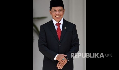 Menteri Pemuda dan Olah Raga Zainudin Amali bersiap mengikuti foto bersama seusai pelantikan menteri Kabinet Indonesia Maju di Beranda Halaman Istana Merdeka, Jakarta, Rabu (23/10/2019).