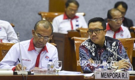 Menteri Pemuda dan Olahraga Imam Nahrawi (kanan) 