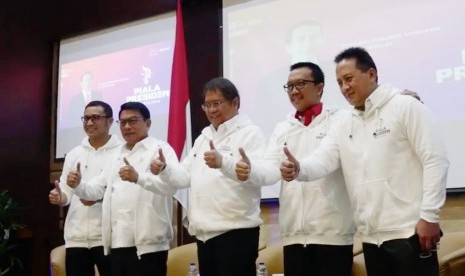 Menteri Pemuda dan Olahraga (Menpora), Imam Nahrawi (kedua kanan)