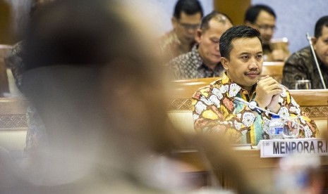 Menteri Pemuda dan Olahraga Menpora Imam Nahrawi mengikuti rapat kerja dengan Komisi X di Kompleks Parlemen, Senayan, Jakarta, Rabu (2/3).