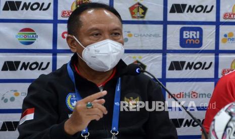 Menteri Pemuda dan Olahraga (Menpora) Zainudin Amali menyampaikan keterangan pers menjelang pertandingan terakhir Liga 1 di Stadion Kapten I Wayan Dipta, Gianyar, Bali, Kamis (31/3/2022). Menpora Zainudin Amali mengapresiasi suksesnya pelaksanaan Liga 1 2021/2022 pada masa pandemi COVID-19 dengan penerapan protokol kesehatan yang ketat.