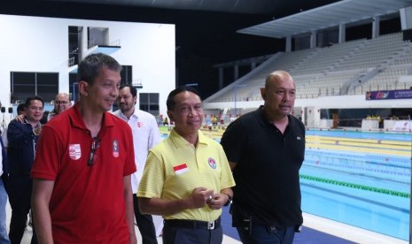 Menteri Pemuda dan Olahraga (Menpora) Zainudin Amali saat membuka acara nasional Indonesia Open Aquatic Championship (IOAC) 2019 di Stadion Akuatik Gelora Bung Karno Jakarta, Jumat (13/12).