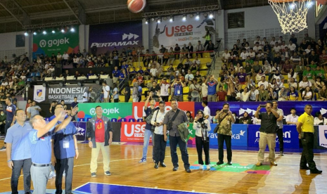 Menteri Pemuda dan Olahraga RI, Zainudin Amali dengan resmi membuka IBL 2020 pada seri pertama di GOR Sahabat, Pedurungan, Semarang, Jawa Tengah, Jumat (10/1).