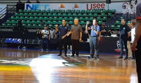 Menteri Pemuda dan Olahraga Zainudin Amali membuka kejuaraan Piala Presiden Bola Basket 2019 di GOR Sritex Arena, Solo, Jawa Tengah, Rabu (20/11) sore. Ajang tersebut diikuti oleh sembilan klub Indonesian Basketball League (IBL).