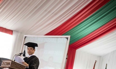 Menteri Pendayagunaan Aparatur Negara dan Reformasi Birokrasi, Prof. Dr. Yuddy Chrisnandi M.E, memberikan pidato pengukuhan di Universitas Nasional (Unas), Jakarta, Sabtu (23/5). 