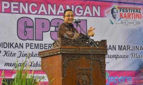 Menteri pendidikan Anies Baswedan memberikan sambutan saat menghadiri pencanangan Gerakan Pendidikan Pemberdayaan Perempuan Marjinal (GP3M) di Jepara, Jawa Tengah, Sabtu (16/4). 