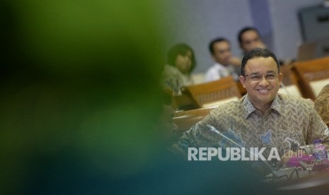 Menteri Pendidikan dan Kebudayaan Anies Baswedan mengikuti rapat kerja bersama Komisi X DPR RI di Komplek Parlemen Senayan, Jakarta, Rabu (25/5). (Republika/Wihdan)