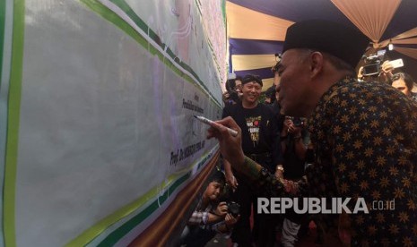 Menteri Pendidikan dan Kebudayaan (Mendikbud) Muhadjir Effendy meresmikan penerapan Penguatan Pendidikan Karakter (PPK) di Purwokerto, kabupaten Banyumas Jawa Tengah, Kamis (27/4).