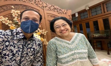 Menteri Pendidikan dan Kebudayaan (Mendikbud) Nadiem Makarim bertemu Ketua Dewan Pengarah Badan Pembinaan Ideologi Pancasila (BPIP) sekaligus Ketua Umum Partai Demokrasi Indonesia Perjuangan (PDIP), Megawati Soekarnoputri. 