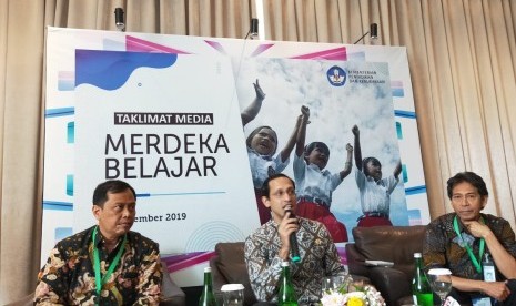 Menteri Pendidikan dan Kebudayaan (Mendikbud), Nadiem Makarim ditemui usai membuka rapat koordinasi kepala dinas, di Hotel Bidakara, Jakarta, Rabu (11/12).