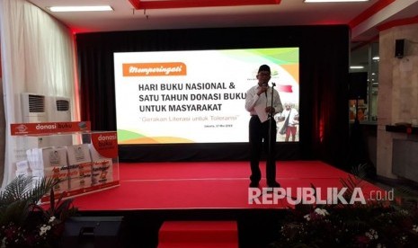 Menteri Pendidikan dan Kebudayaan, Muhadjir Effendy, memberikan sambutan di acara peringatan Hari Buku Nasional dan 1 Tahun Donasi Buku untuk Masyarakat, di Kantor Pos Jakarta Pusat, Kamis (17/5). 