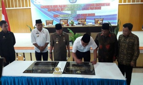 Menteri Pendidikan dan Kebudayaan Muhadjir Effendy meresmikan Sekolah Luar Biasa (SLB) Daruba Pulau Morotai dan SMK Maritim Muhammadiyah Halmahera Timur.