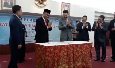 Menteri Pendidikan dan Kebudayaan RI, Muhadjir Effendy (kedua kiri)