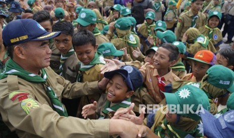 Menteri Muhadjir Efendy pada apel Pembukaan ACI 2017 yang di ikuti  650 siswa peserta Gerakan Kepanduan Muhammadiyah Hizbul Wathan (HW) dari 30 SD/MI binaan Aisyiyah seluruh Indonesia,  Athfal Competition Indonesia (ACI) 2017 digelar di Univesitas Muhammadiyah Malang.