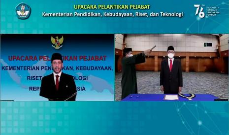 Menteri Pendidikan Kebudayaan Riset dan Teknologi melantik Prof Mitra Djamal sebagai Rektor Institut Teknologi Sumatera secara virtual, Jumat (2/6). 